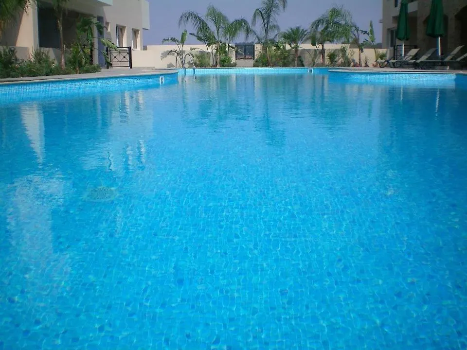 104 Excellent 2 Bed Apartment With Pool View, Ac & Gym! Perivolia 0*,