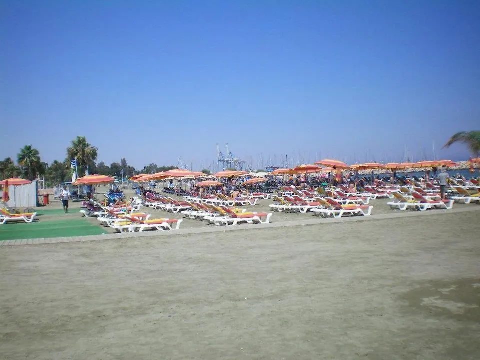 104 Excellent 2 Bed Apartment With Pool View, Ac & Gym! Perivolia