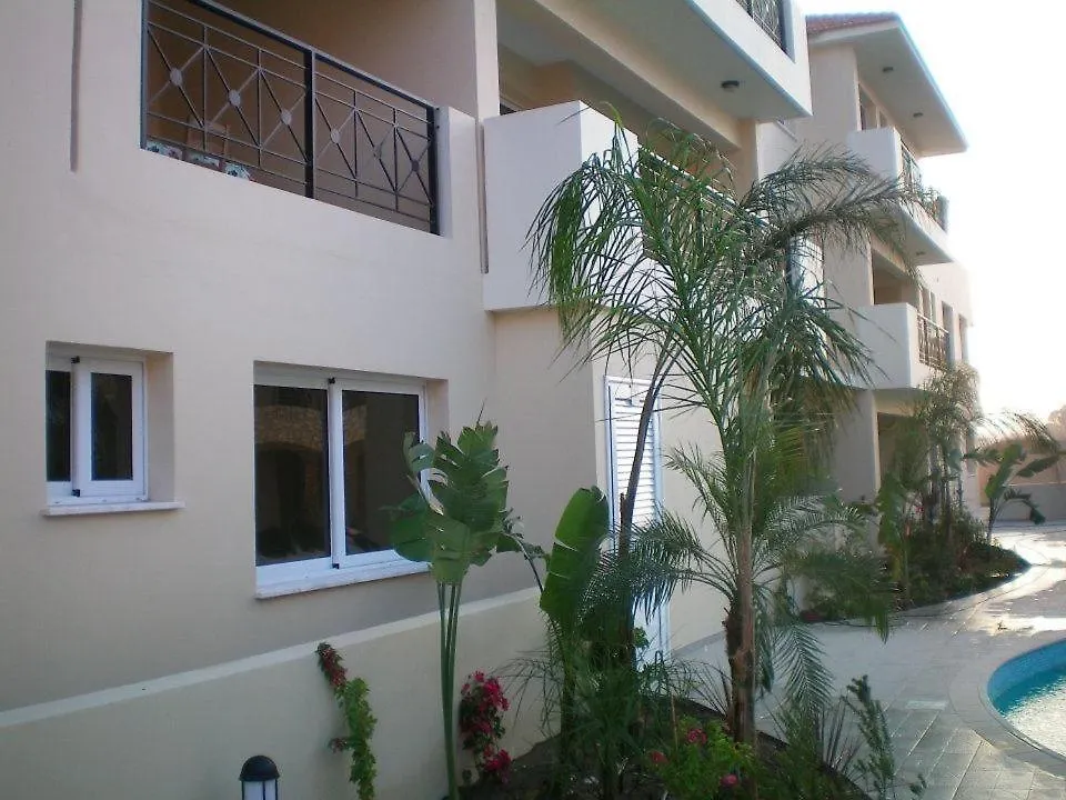 104 Excellent 2 Bed Apartment With Pool View, Ac & Gym! Perivolia